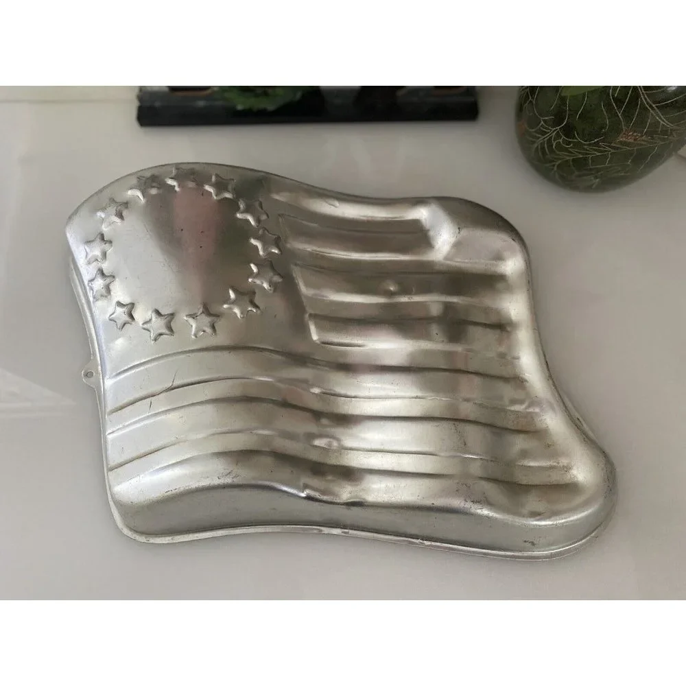 Wilton cake pan